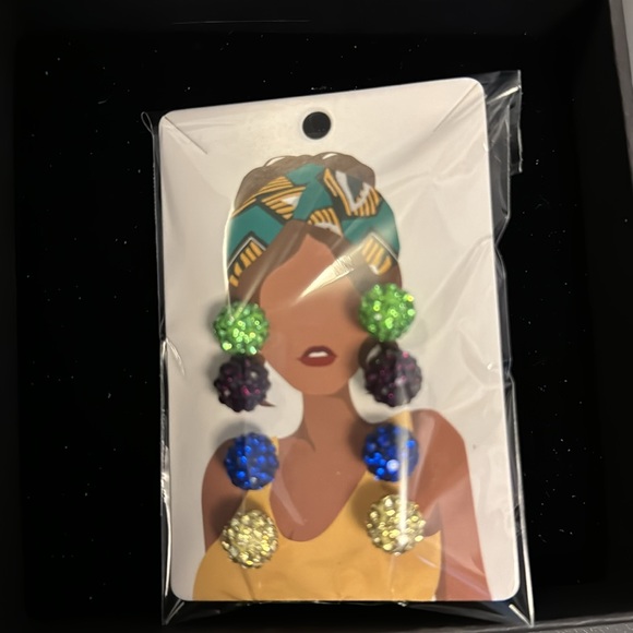 Great Deal Gorgeous Earrings 4 pairs set - Picture 3 of 3